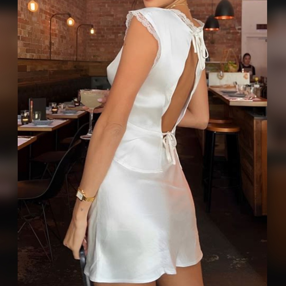Commense White Satin Lace-Trim Open-Back Skirt Set
